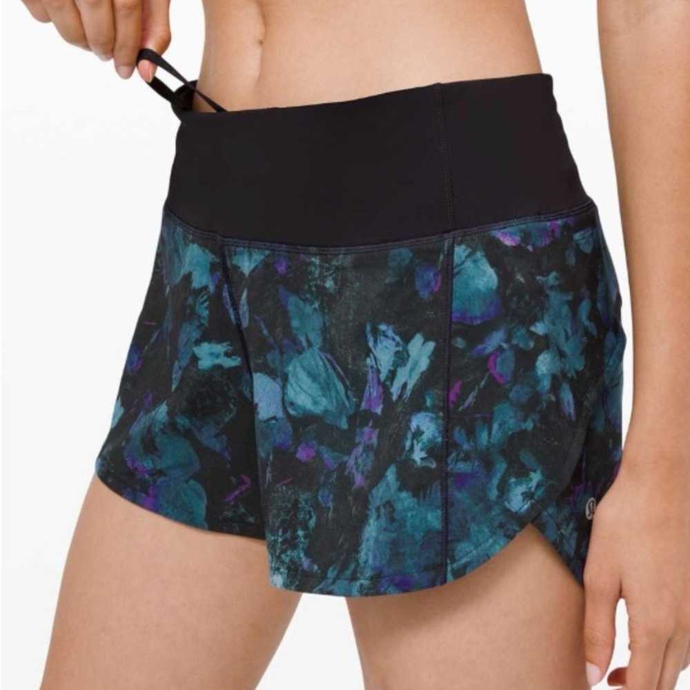 lululemon athletica Women's Black and Blue Floral Patterned Shorts (Speed Up)